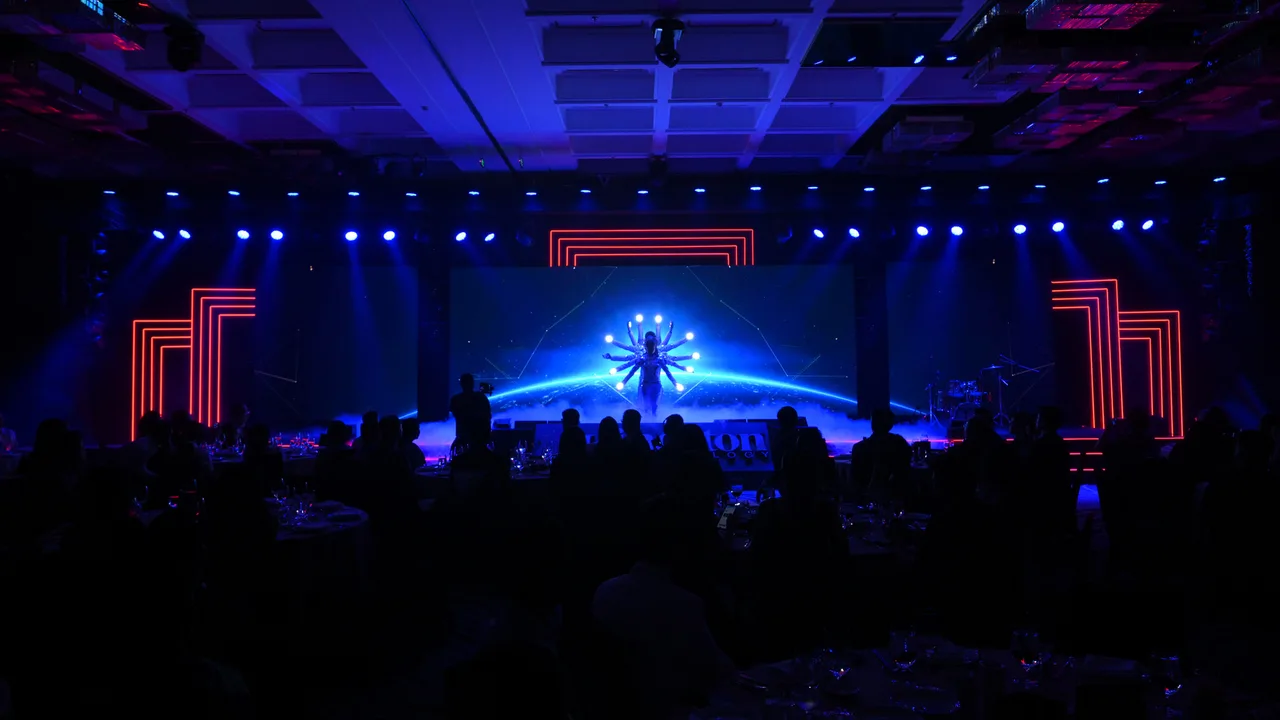 Technology & Dance – LED / Laser / Shadow